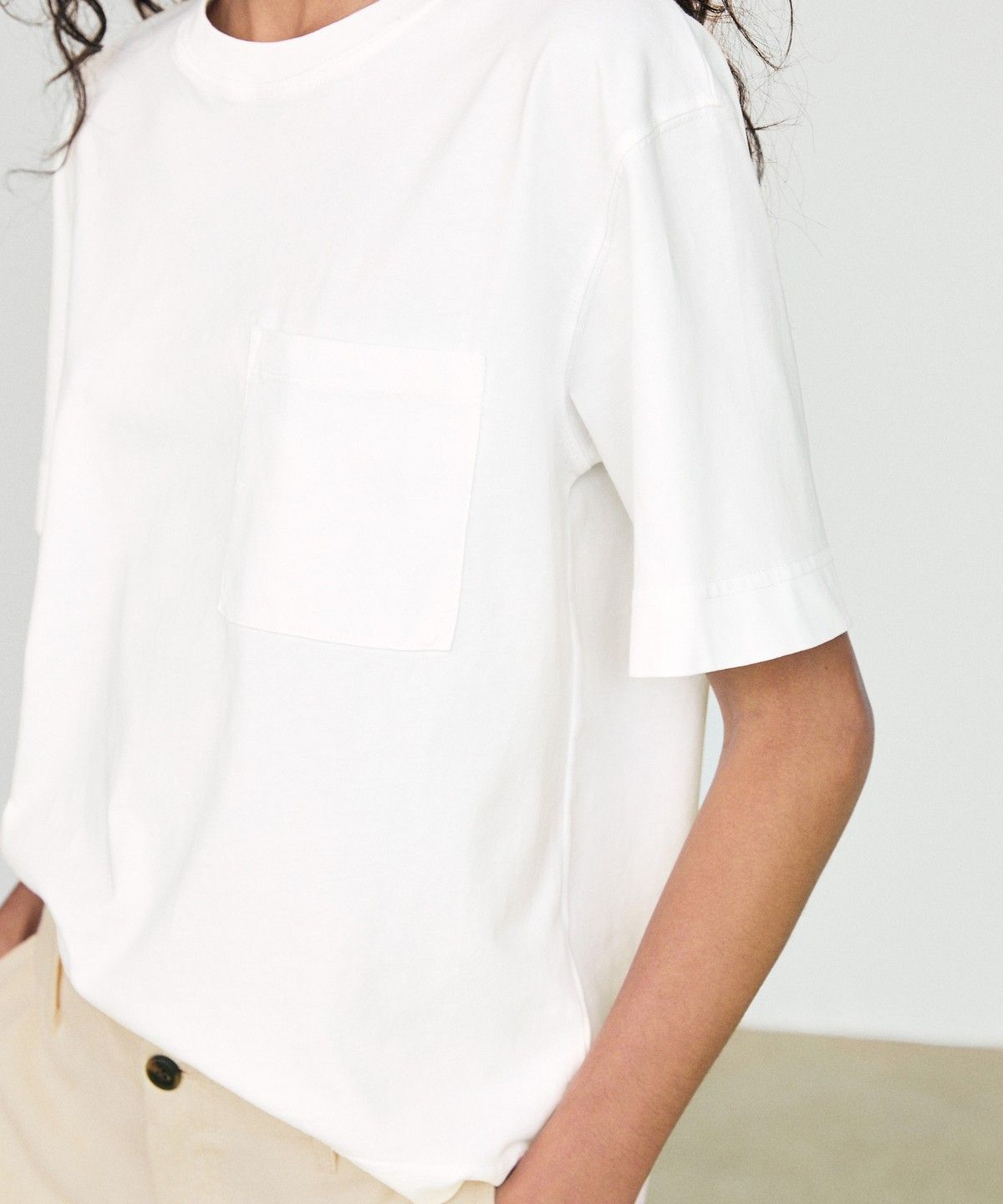마시모두띠(MASSIMO DUTTI) 포켓 디테일 반팔 티셔츠