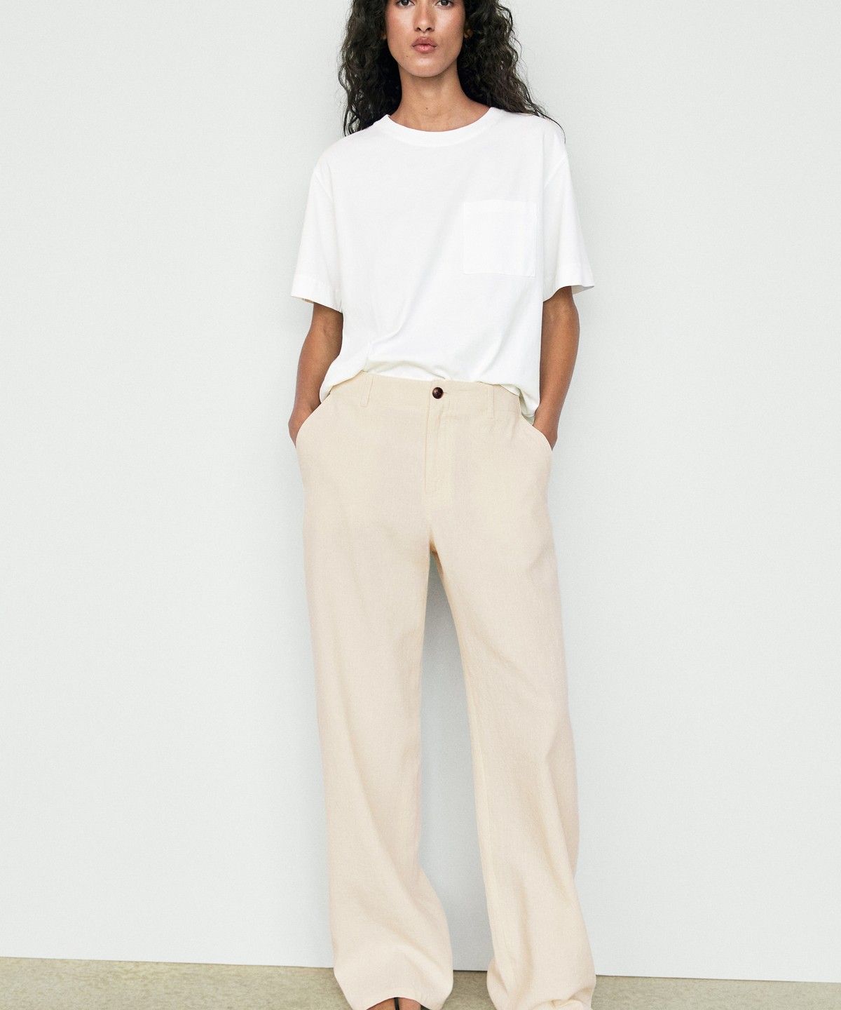 마시모두띠(MASSIMO DUTTI) 포켓 디테일 반팔 티셔츠