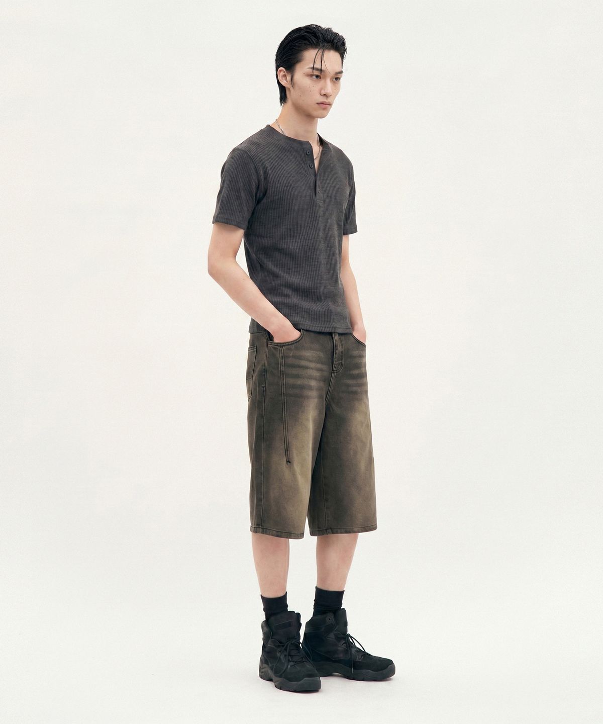 피알씨에스에스(PRCSS) Refined Henley Tee - Black