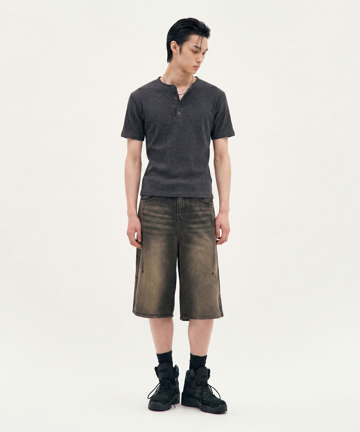 피알씨에스에스(PRCSS) Refined Henley Tee - Black