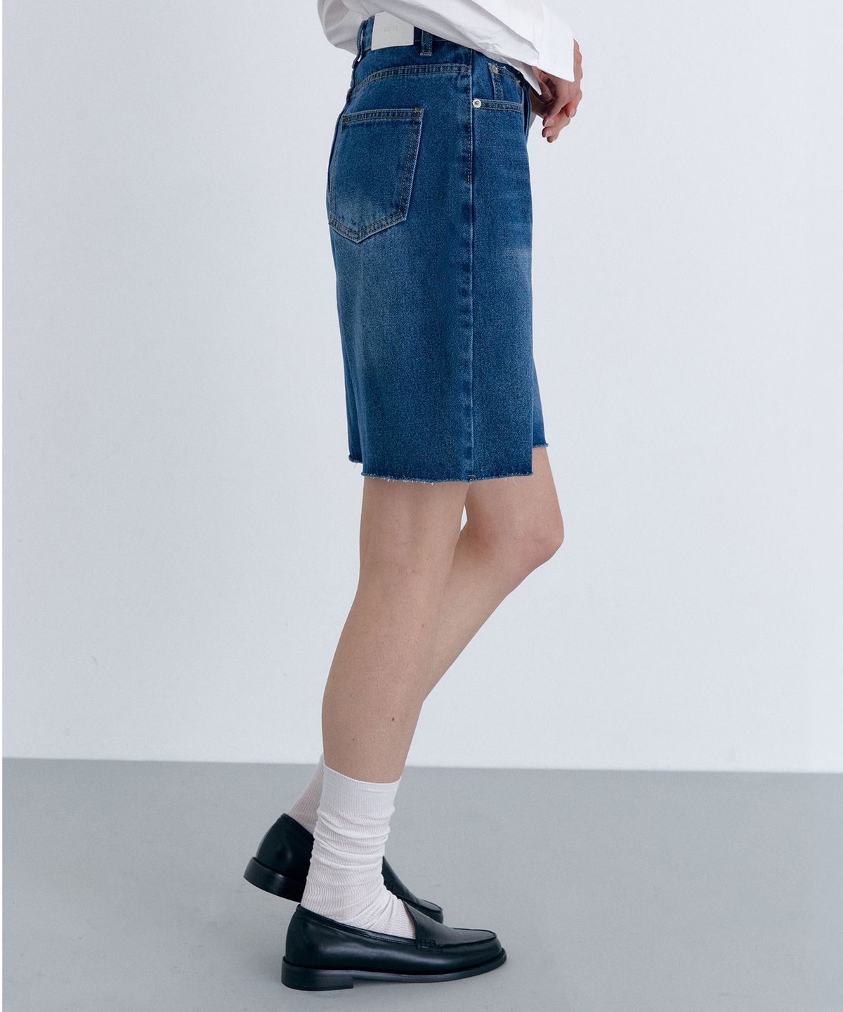 클로엣(CLO'ET) 로우 헴 5부 데님 쇼츠 + 딥 블루