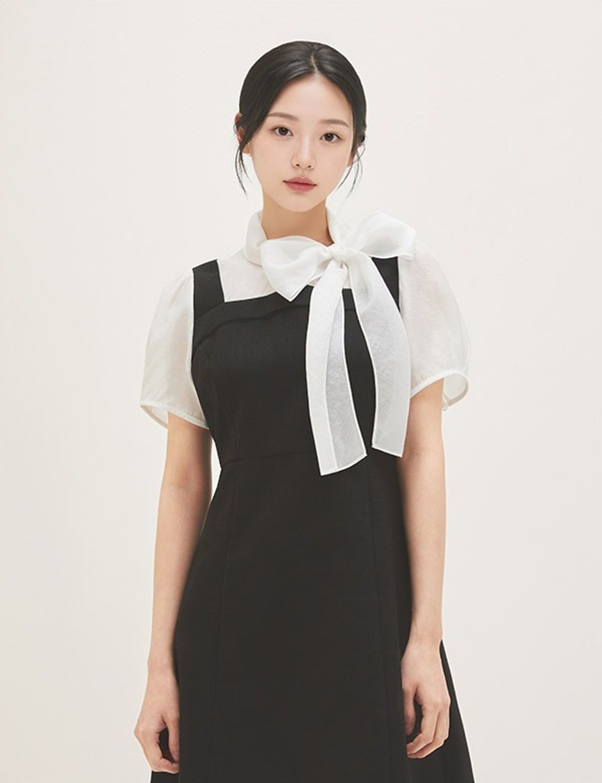 로엠(ROEM) RE 우븐매칭 타이 미니 원피스 (RMOWG26ST1) RMOWG37S11
