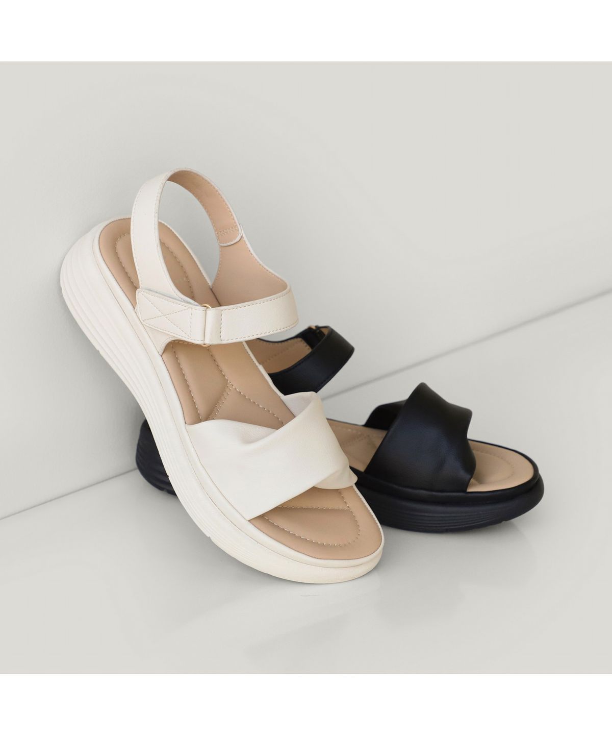 엘칸토(ELCANTO) 마쯔 여성 소프트 셔링 경량 컴포트 샌들 3.5cm LCWW12M626