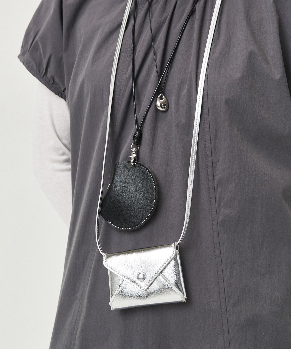 로브로브(LOVLOV) 엔벨로프 미니 월렛_(BLACK, SILVER)