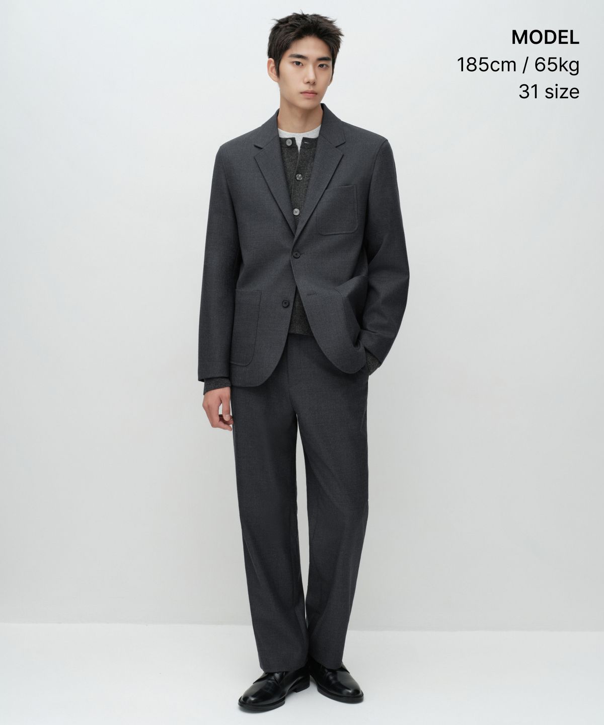 무신사 스탠다드(MUSINSA STANDARD) [시티 워커스] 울 블렌드 테이퍼드 슬랙스 [차콜 그레이]