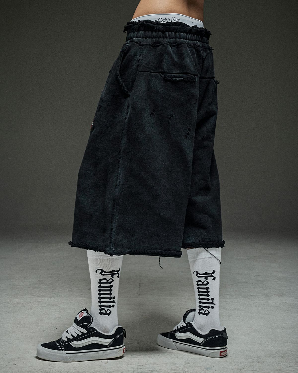뭉(MWOONG) Washed destroyed bermuda P dusty black