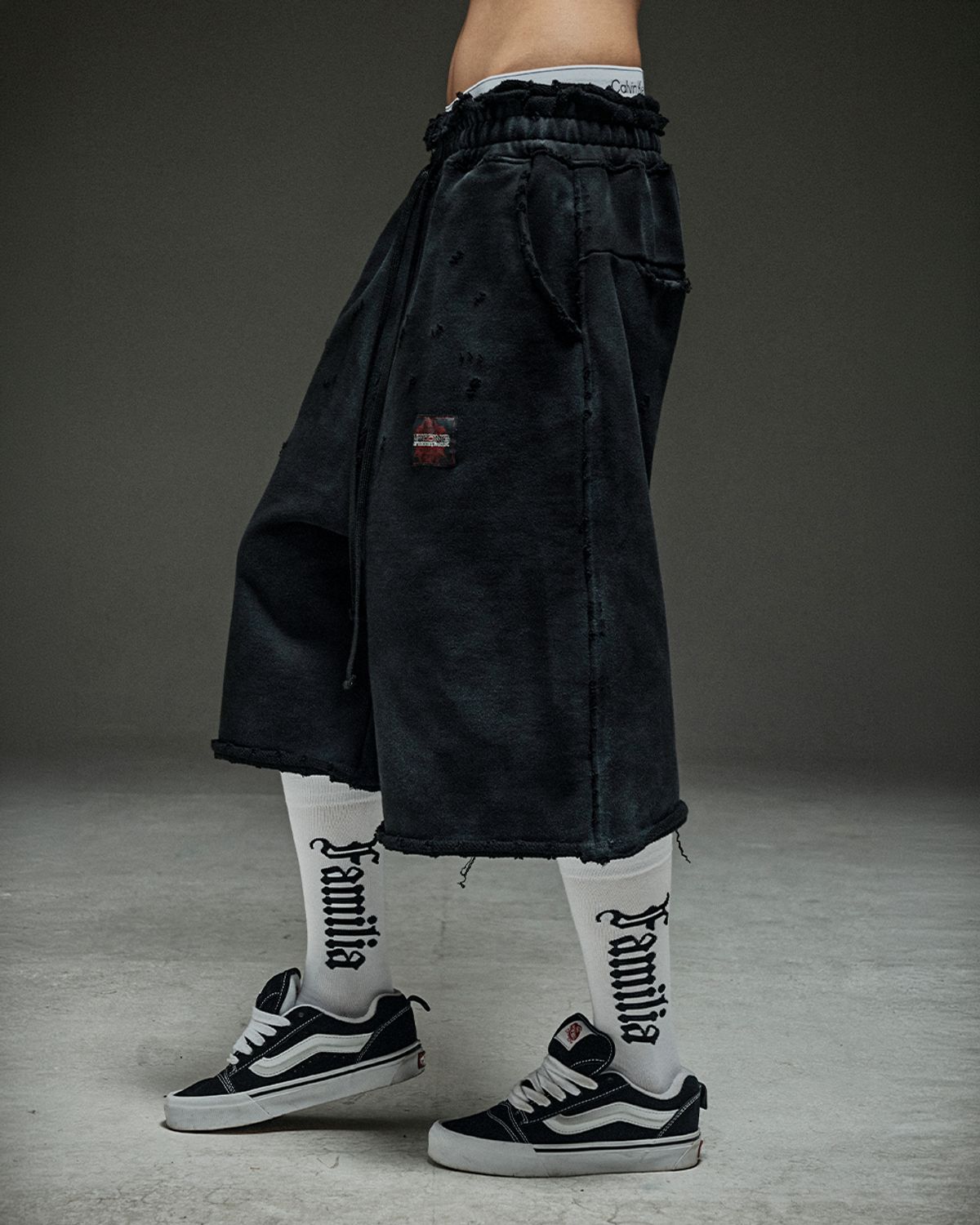 뭉(MWOONG) Washed destroyed bermuda P dusty black