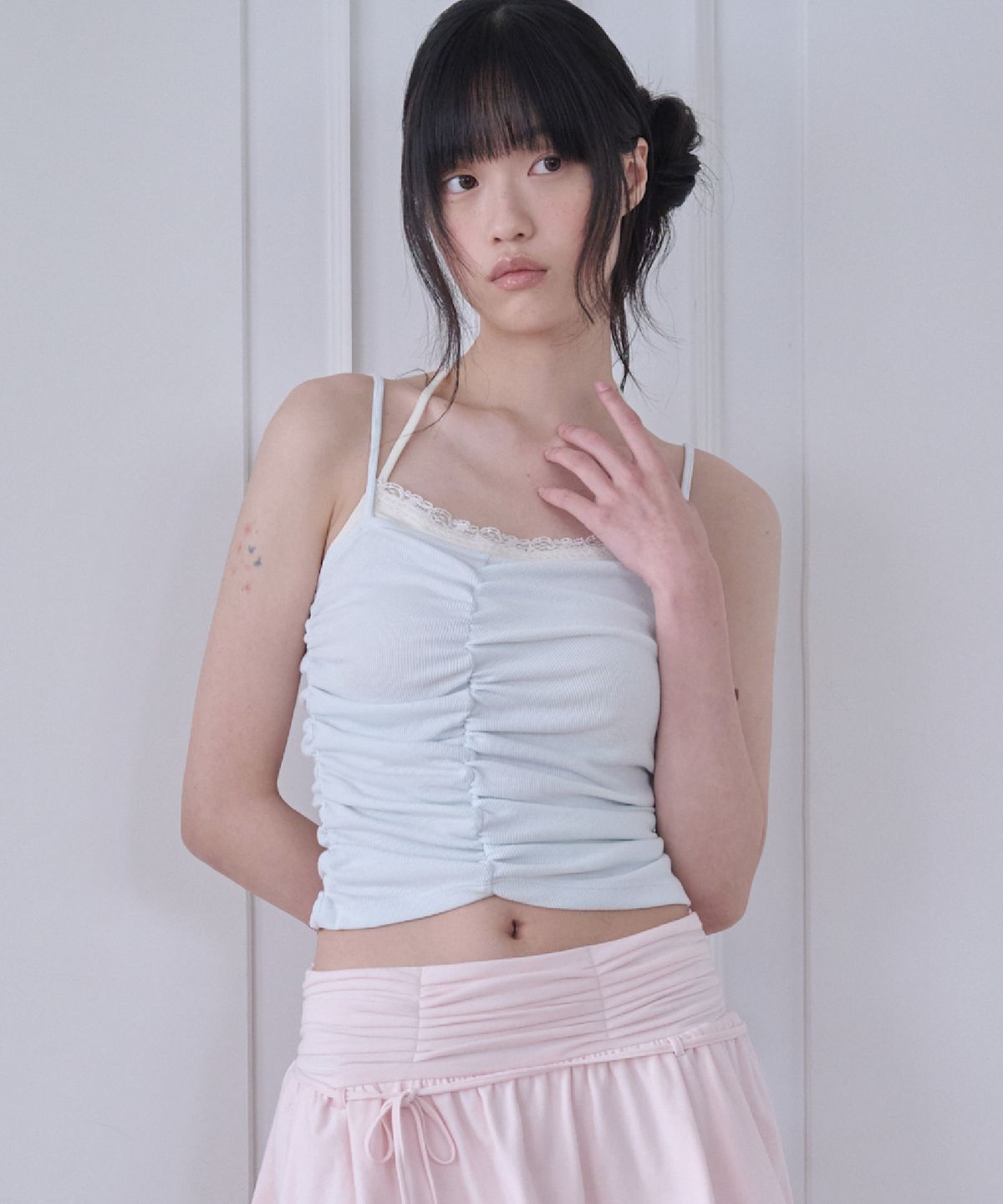 서울리(SEOULI) LAYERED LACE SHIRRING TOP [SOFT MINT]