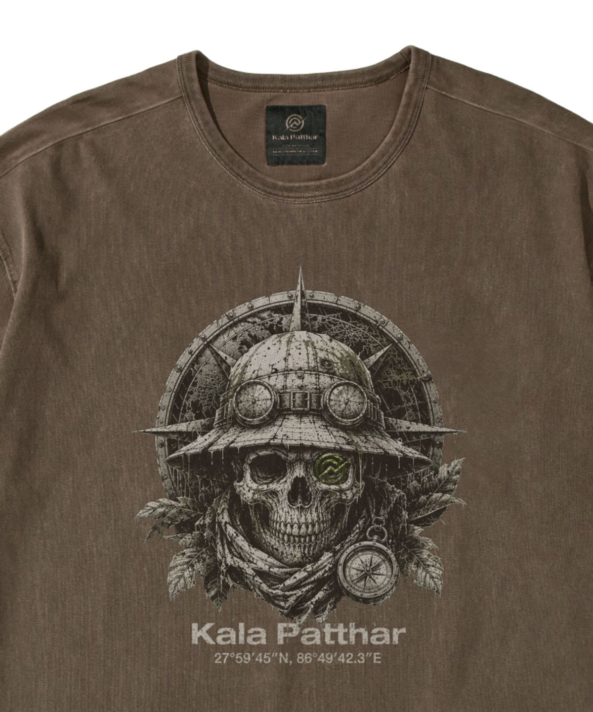 칼라파타르(KALAPATTHAR) PIGMENT SKULL EXPLORER GRAPHIC SHORT SLEEVE T-SHIRT BROWN