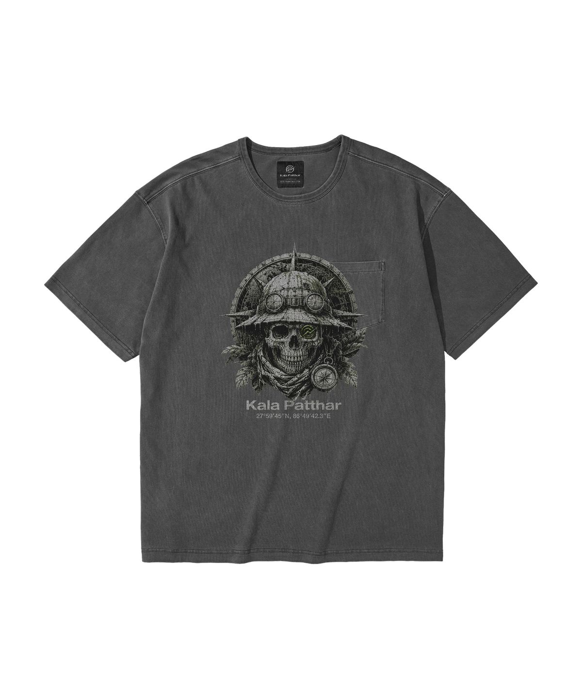 칼라파타르(KALAPATTHAR) PIGMENT SKULL EXPLORER GRAPHIC SHORT SLEEVE T-SHIRT CHARCOAL