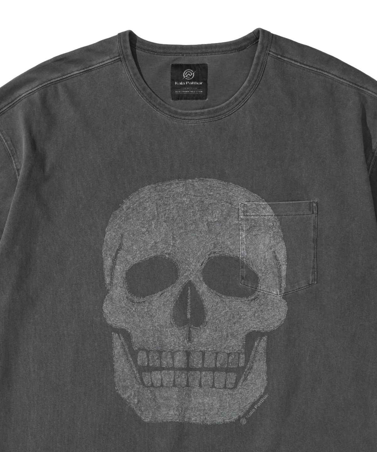 칼라파타르(KALAPATTHAR) PIGMENT X-RAY SKULL GRAPHIC SHORT SLEEVE T-SHIRT CHARCOAL