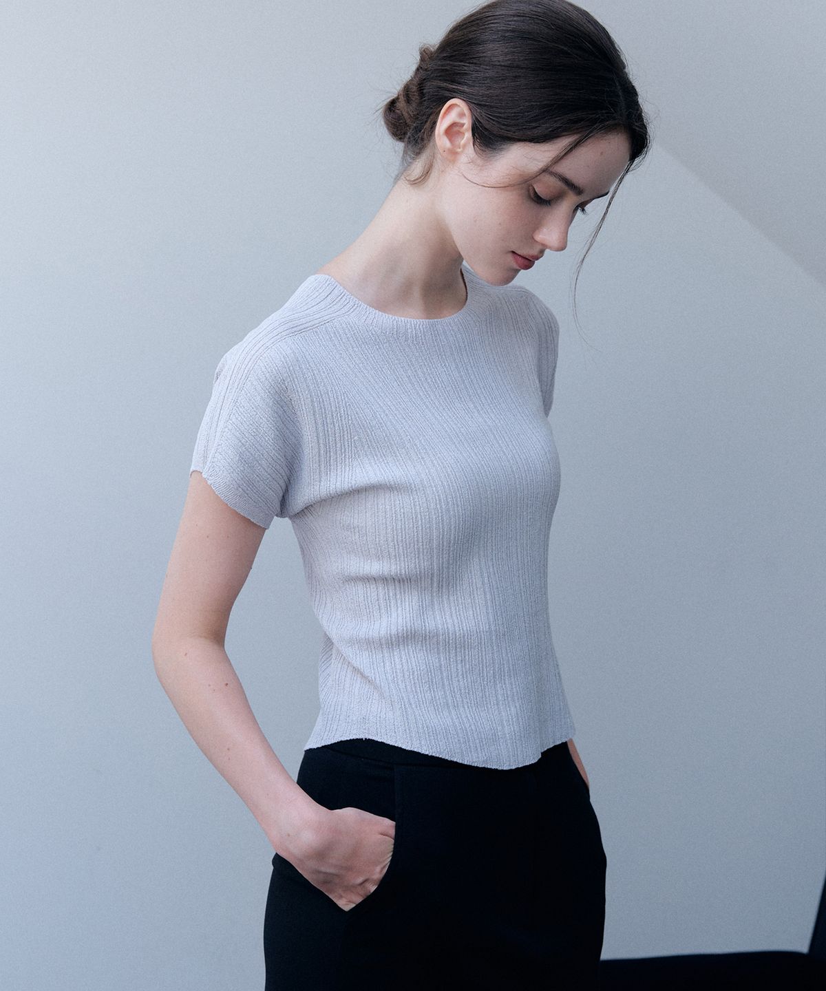 머지앤밍글(MERGE&MINGLE) Arin Wholegarment Pleats Short Sleeve Knit Top (Gray)