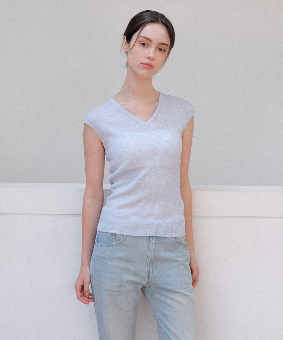 머지앤밍글(MERGE&MINGLE) Rosé Soft Sheer Rib Short Sleeve V-neck Knit Top (Cotton Blue)
