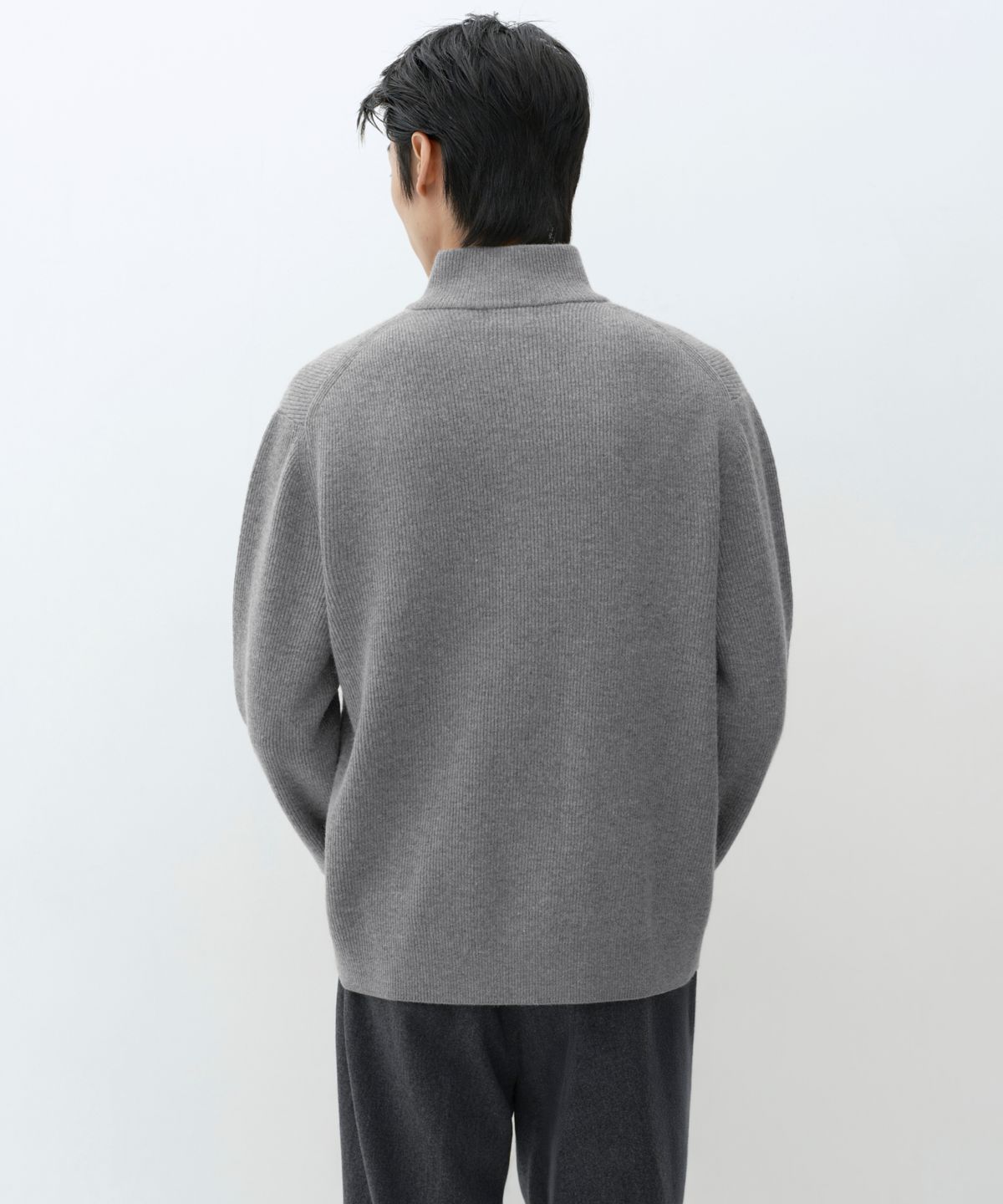 무신사 스탠다드(MUSINSA STANDARD) [빅토리아 울] 미니멀 리브드 쿼터 집 스웨터 [멜란지 라이트 그레이]