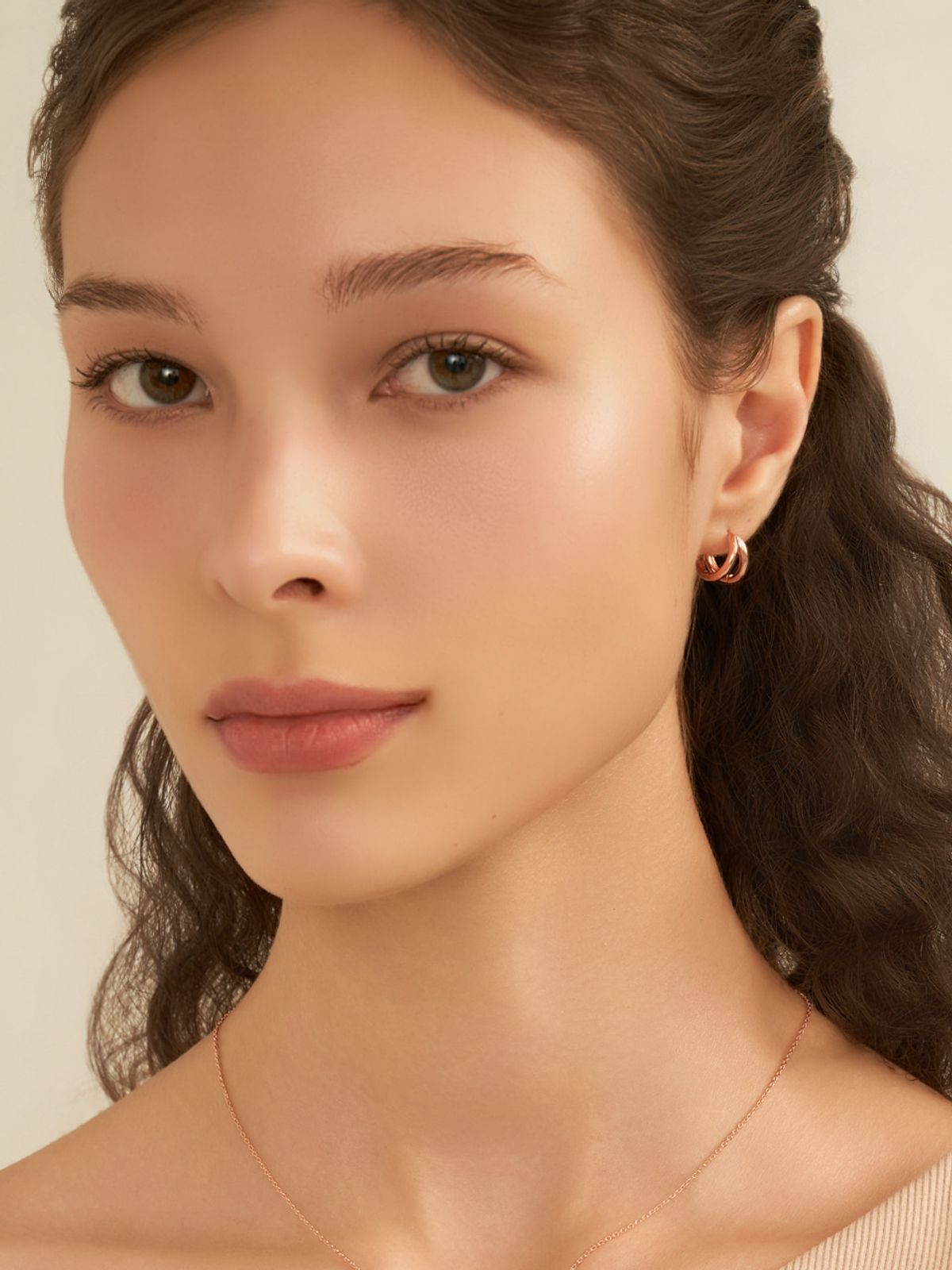 엘르주얼리(ELLEJEWELRY) 14K GF 위시본 원터치 귀걸이 ELGPEE590
