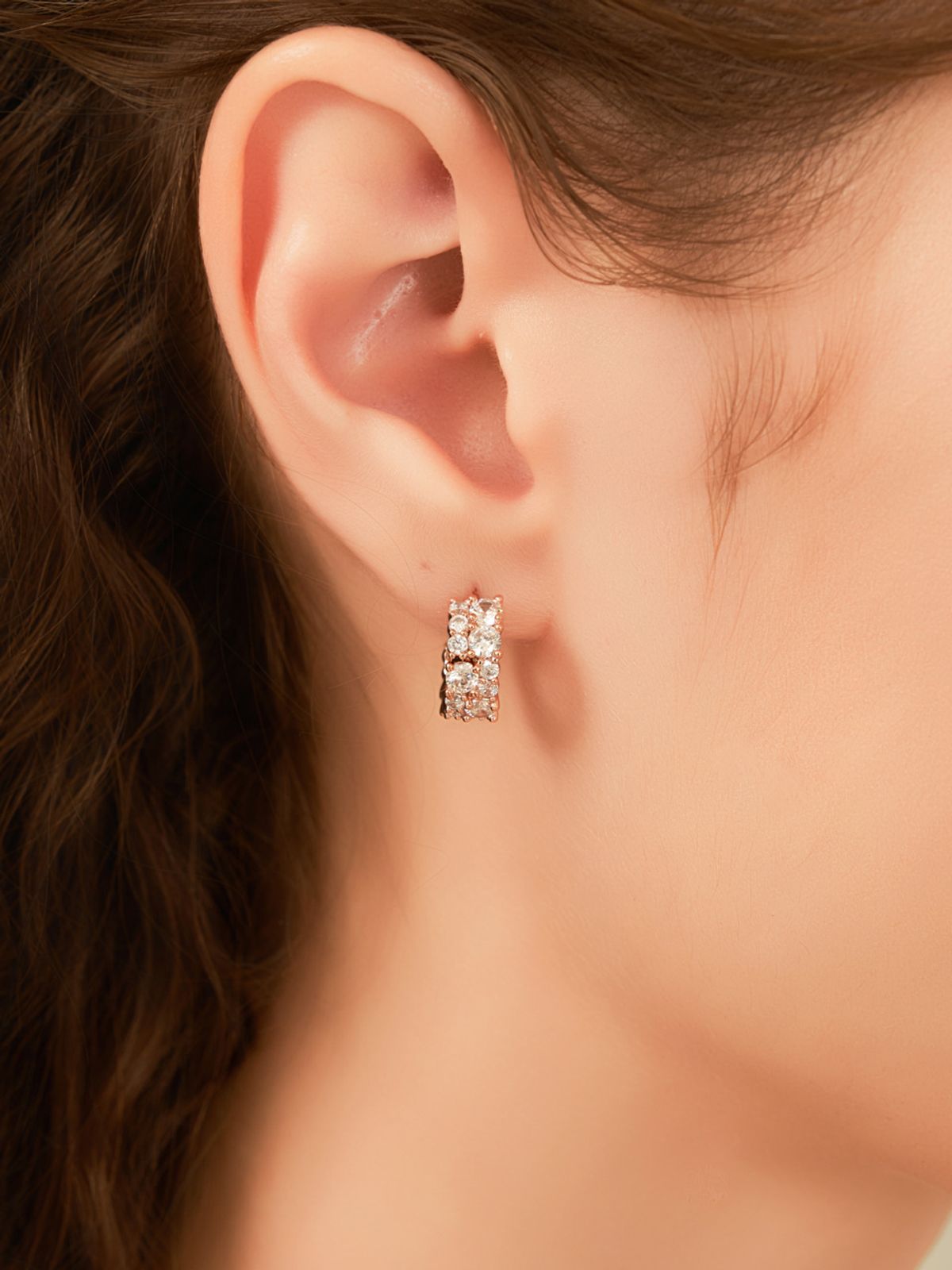 엘르주얼리(ELLEJEWELRY) 14K GF 스타더스트 후프 귀걸이 ELGPEE587