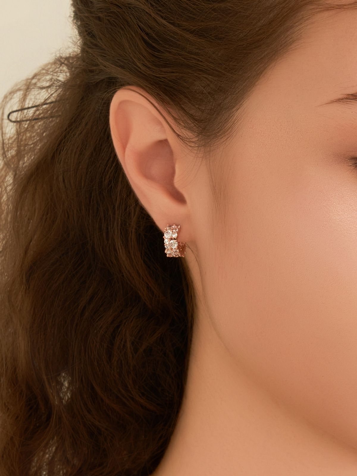 엘르주얼리(ELLEJEWELRY) 14K GF 스타더스트 후프 귀걸이 ELGPEE587