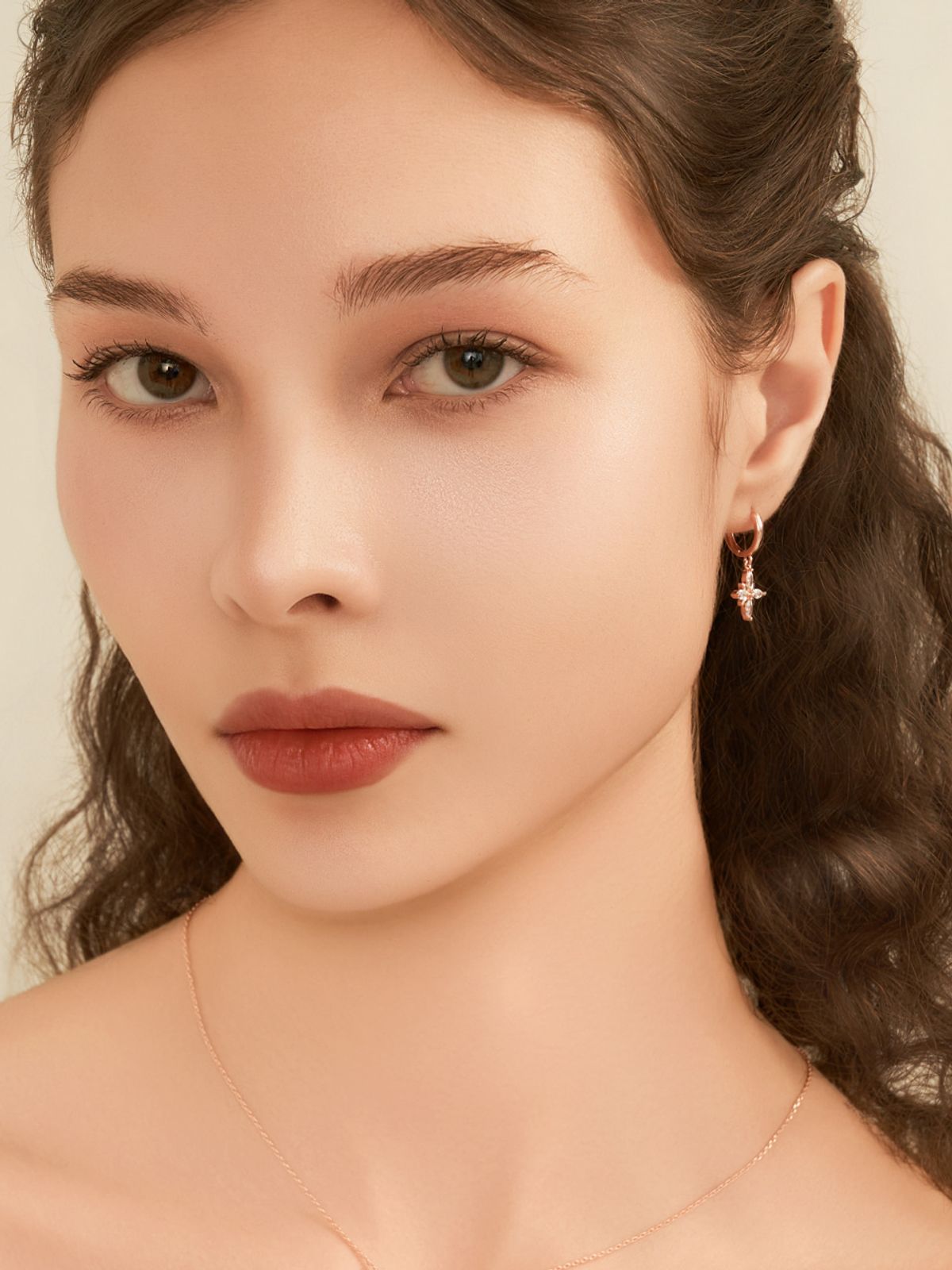 엘르주얼리(ELLEJEWELRY) 14K GF 마퀴즈 플라워 원터치 귀걸이 ELGPEE584