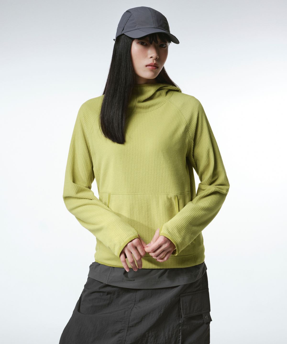 무신사 스탠다드 우먼(MUSINSA STANDARD WOMAN) [시티 레저] 우먼즈 그리드 폴라 플리스 후디드 긴소매 티셔츠 [옐로우 그린]