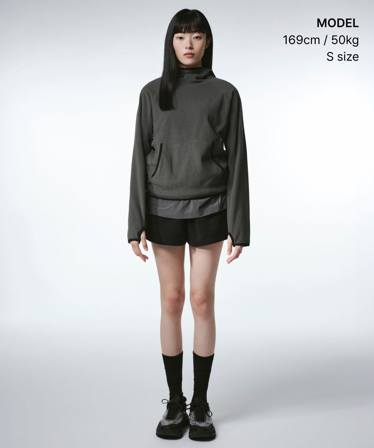 무신사 스탠다드 우먼(MUSINSA STANDARD WOMAN) [시티 레저] 우먼즈 그리드 폴라 플리스 후디드 긴소매 티셔츠 [머드 그레이]