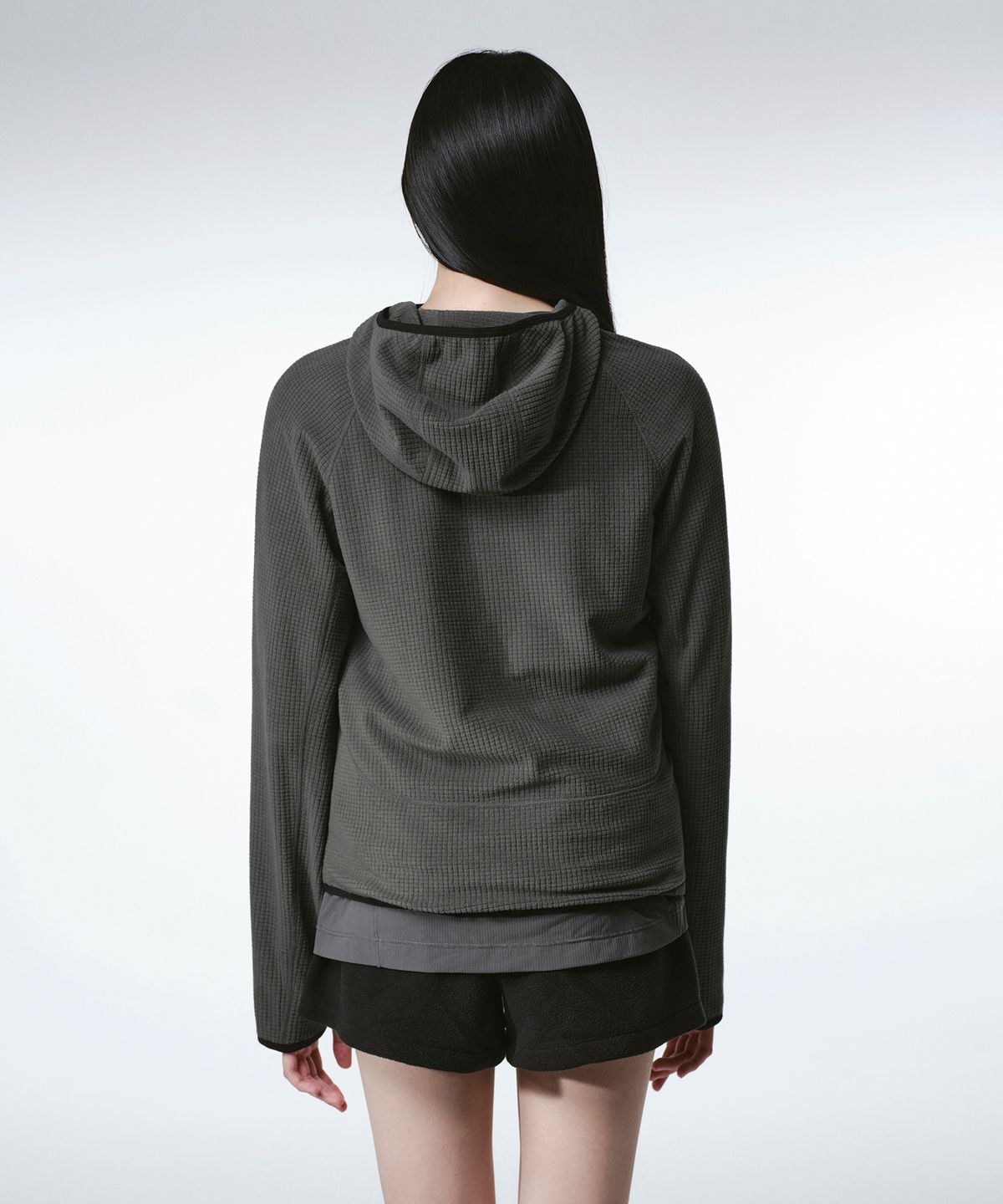 무신사 스탠다드 우먼(MUSINSA STANDARD WOMAN) [시티 레저] 우먼즈 그리드 폴라 플리스 후디드 긴소매 티셔츠 [머드 그레이]