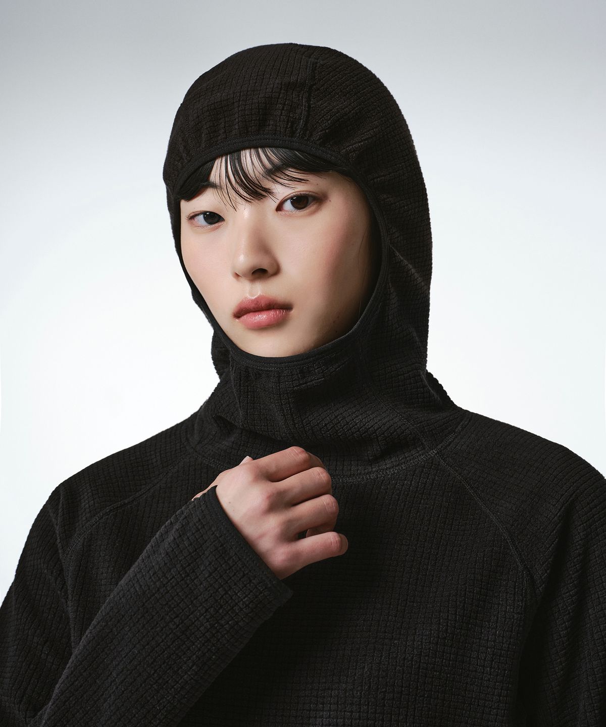 무신사 스탠다드 우먼(MUSINSA STANDARD WOMAN) [시티 레저] 우먼즈 그리드 폴라 플리스 후디드 긴소매 티셔츠 [블랙]