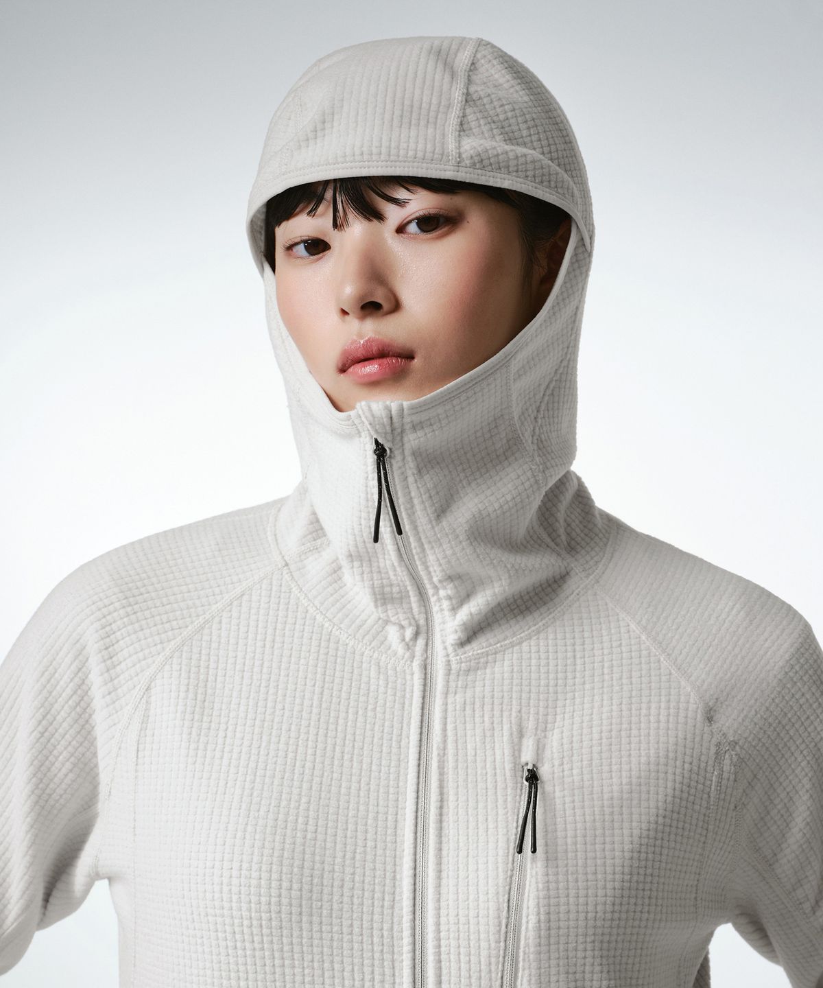 무신사 스탠다드 우먼(MUSINSA STANDARD WOMAN) [시티 레저] 우먼즈 그리드 폴라 플리스 바라클라바 후디드 집업 [스톤 화이트]