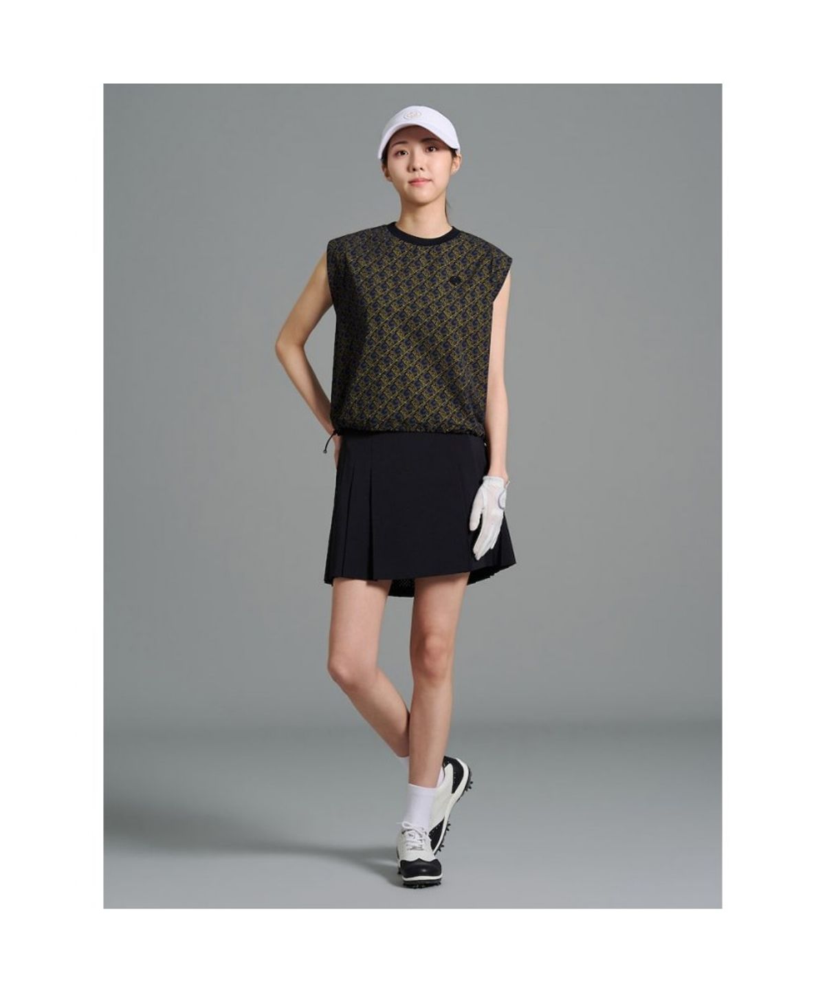 빈폴골프(BEANPOLE GOLF) [B_under] 여성 변형로고 라운드넥 슬리브리스  블랙