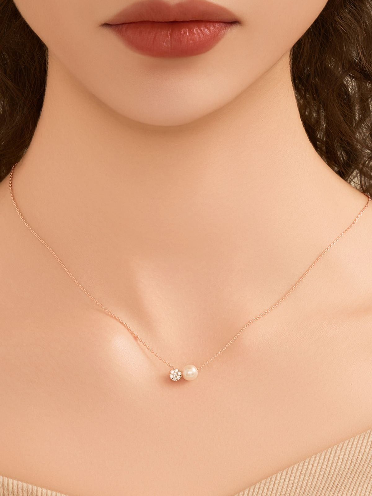 엘르주얼리(ELLEJEWELRY) 플라워 앤 진주 팬던트 체인 목걸이 ELBRNN250 (14K Gold Plated)