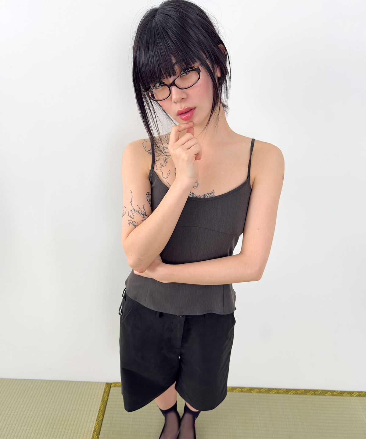 니히(NIEEH) Slim tr sleeveless top (Gray)