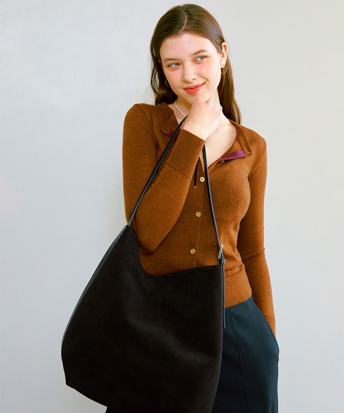 끌라베(CLAVE) 릴리 스웨이드 다크 브라운 토트백 (LILY Suede Dark Brown Tote Bag)