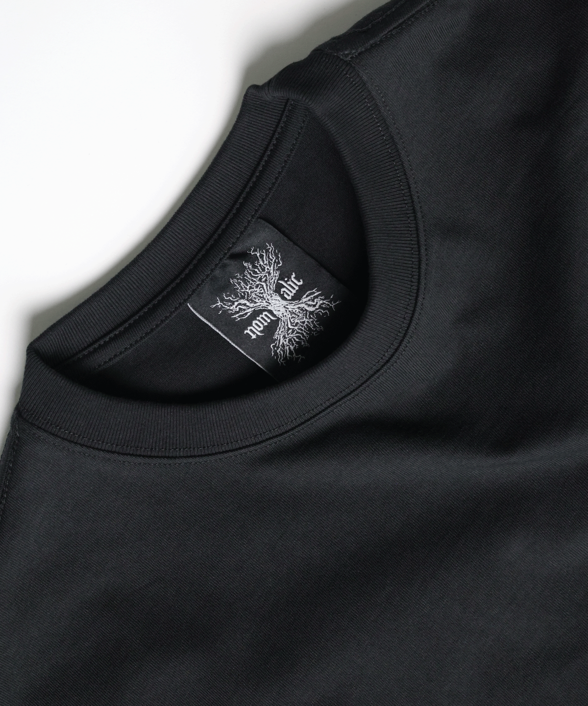 노말릭(NOMALIC) Gatehouse T-shirt - Black