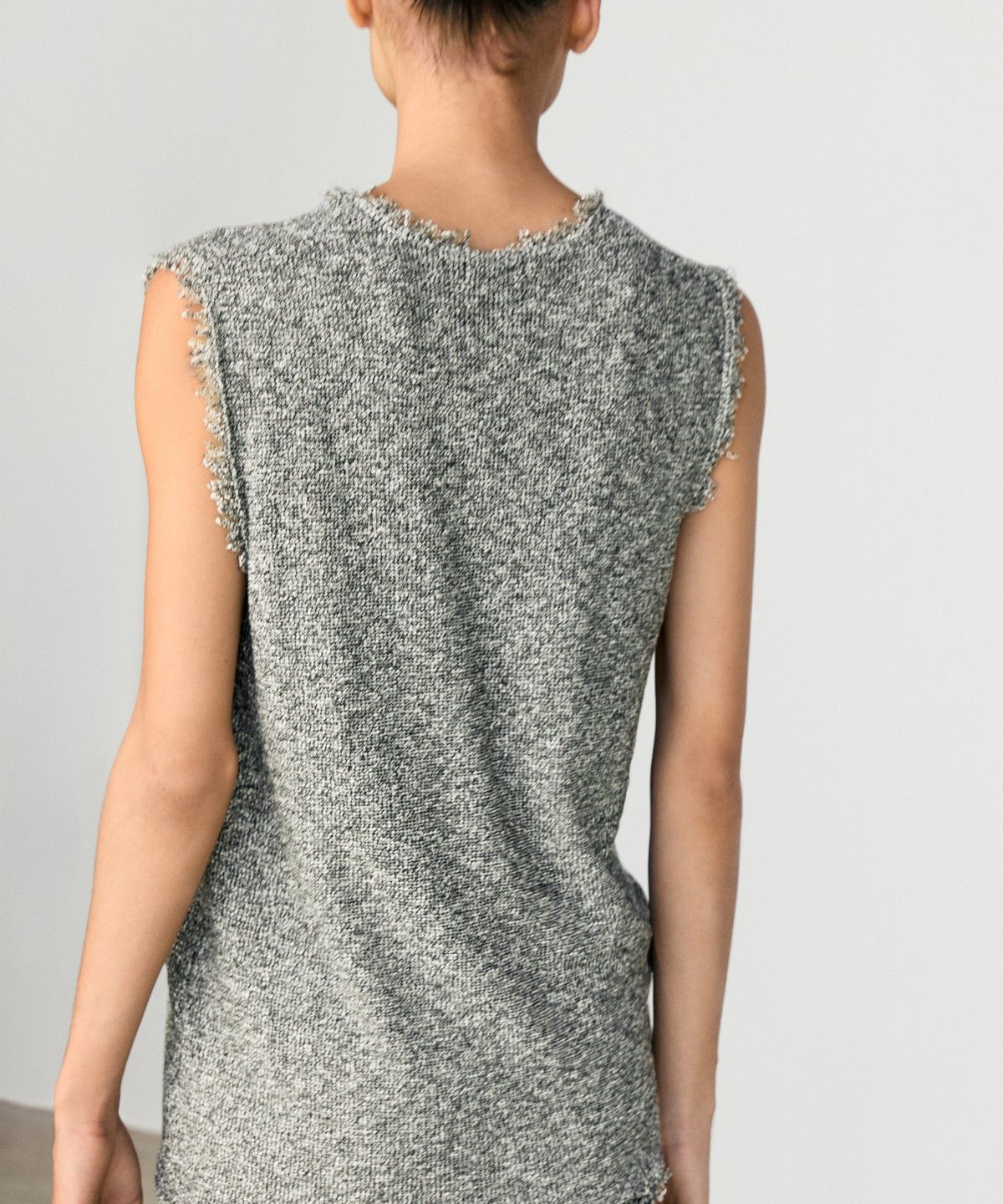 마시모두띠(MASSIMO DUTTI) 슬러브 디테일 브이넥 탑