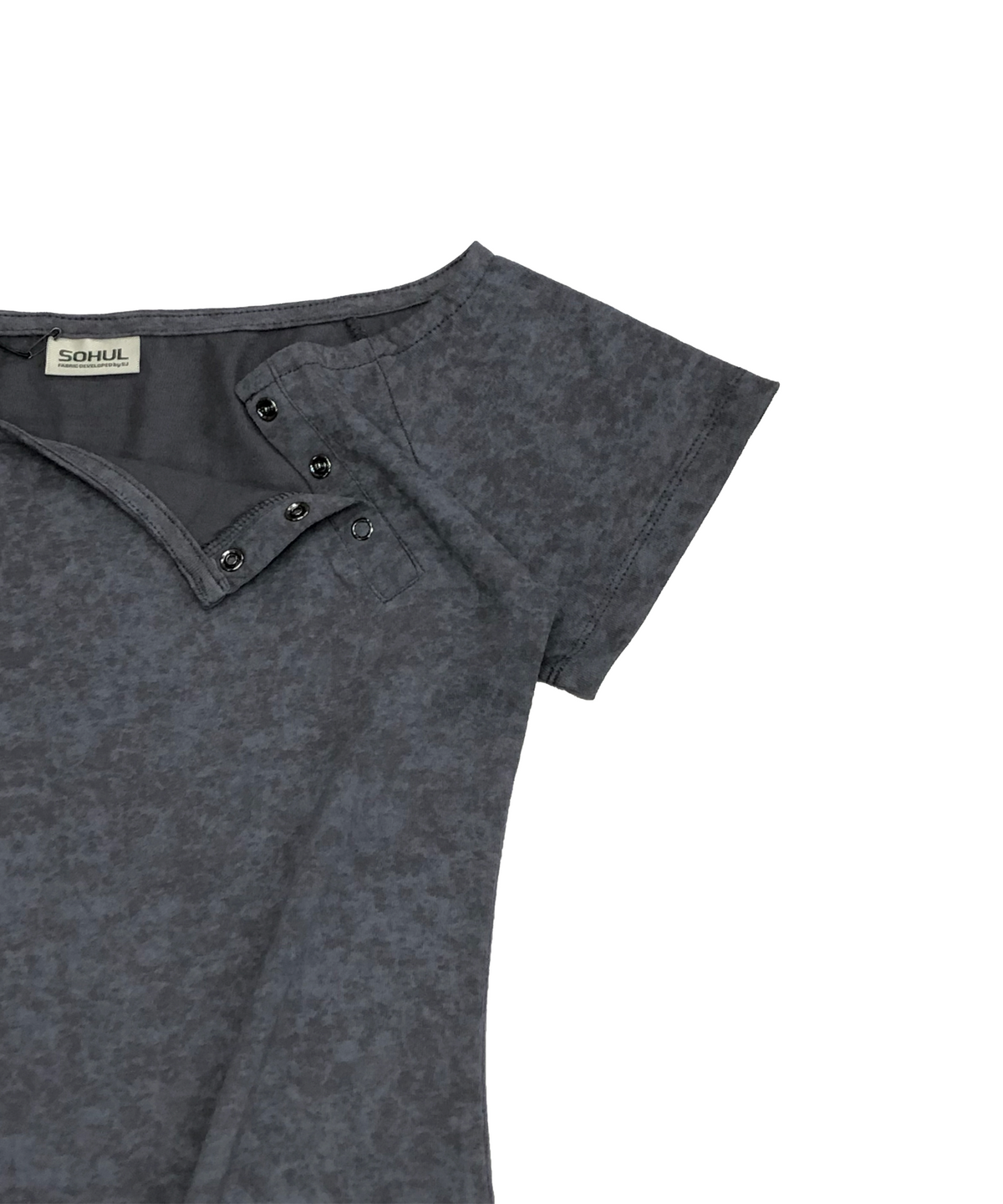 소흘(SOHUL) Mist Off-Shoulder Snap T (차콜)