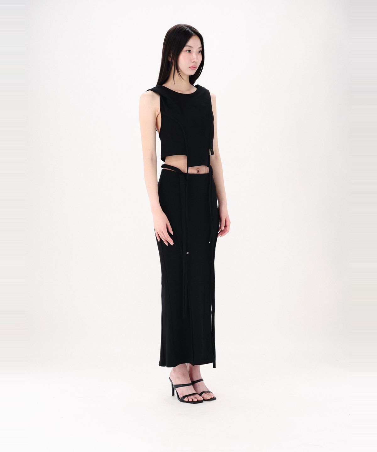 녹타브(NOCTAVE) 커브 스트랩 롱 스커트 블랙