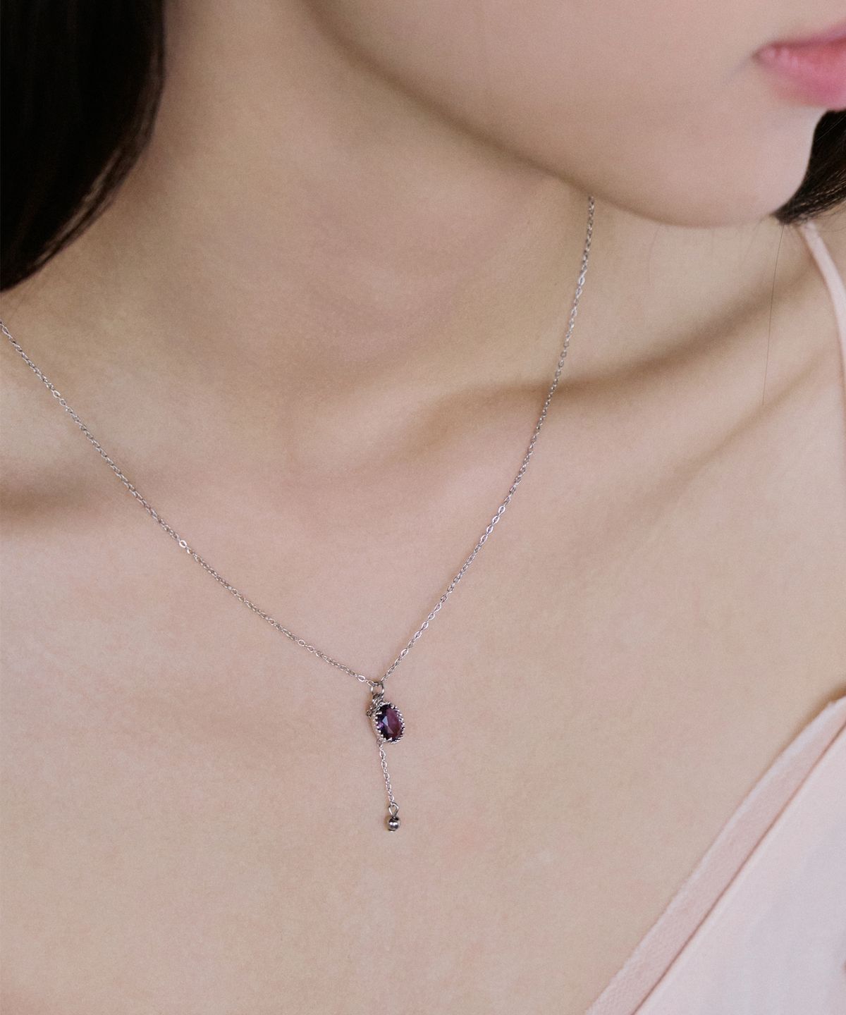 메리모티브(MERRYMOTIVE) Violet oval with drop ball chain necklace