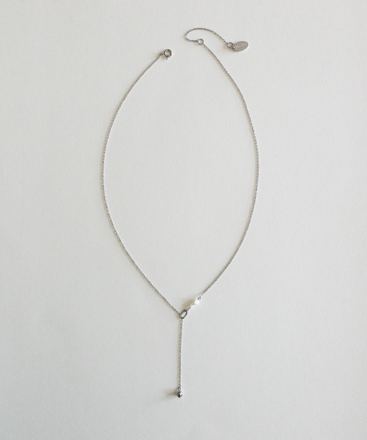 메리모티브(MERRYMOTIVE) Mother of pearl with drop ball necklace