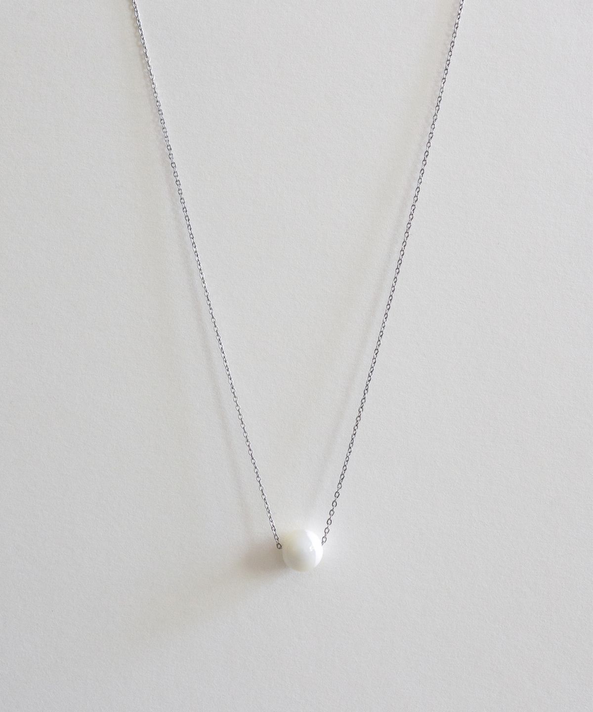 메리모티브(MERRYMOTIVE) Mother of Pearl pendant long necklace