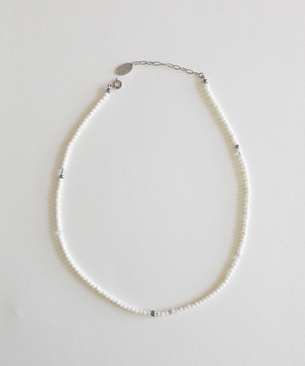 메리모티브(MERRYMOTIVE) White coral gemstone necklace