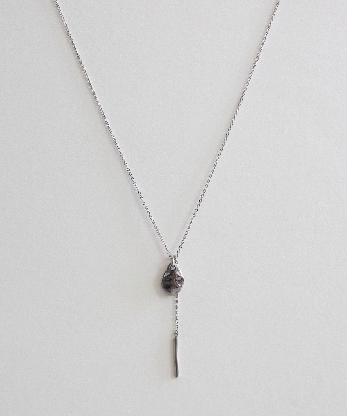 메리모티브(MERRYMOTIVE) Crumpled teardrop necklace