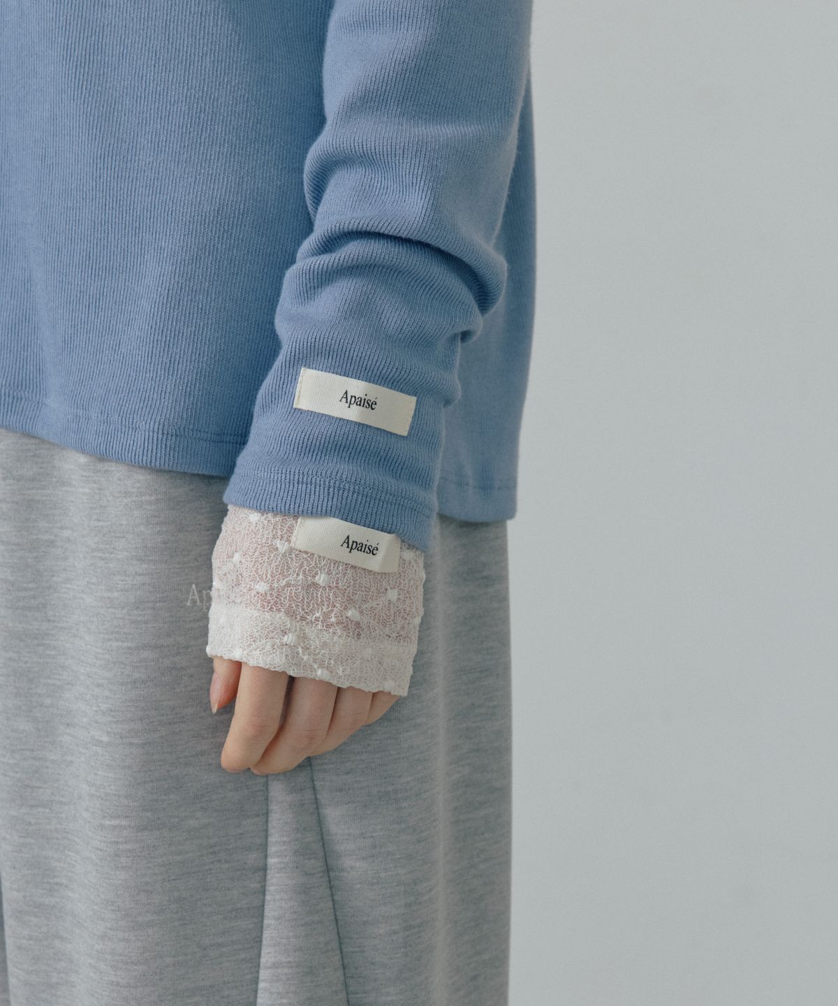 아페이즈(APAISE) Soft Deep V-Neck Long-Sleeve Tee(Blue)
