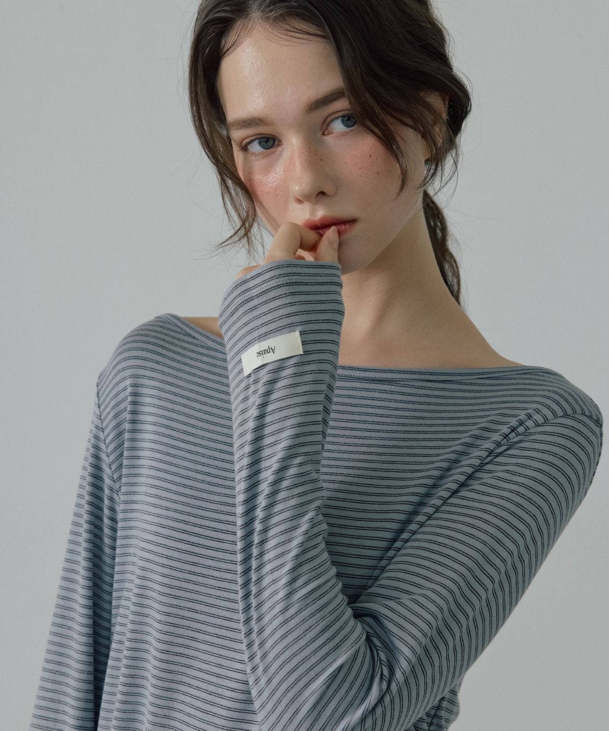 아페이즈(APAISE) Boat-Neck Striped T-Shirts(Blue)