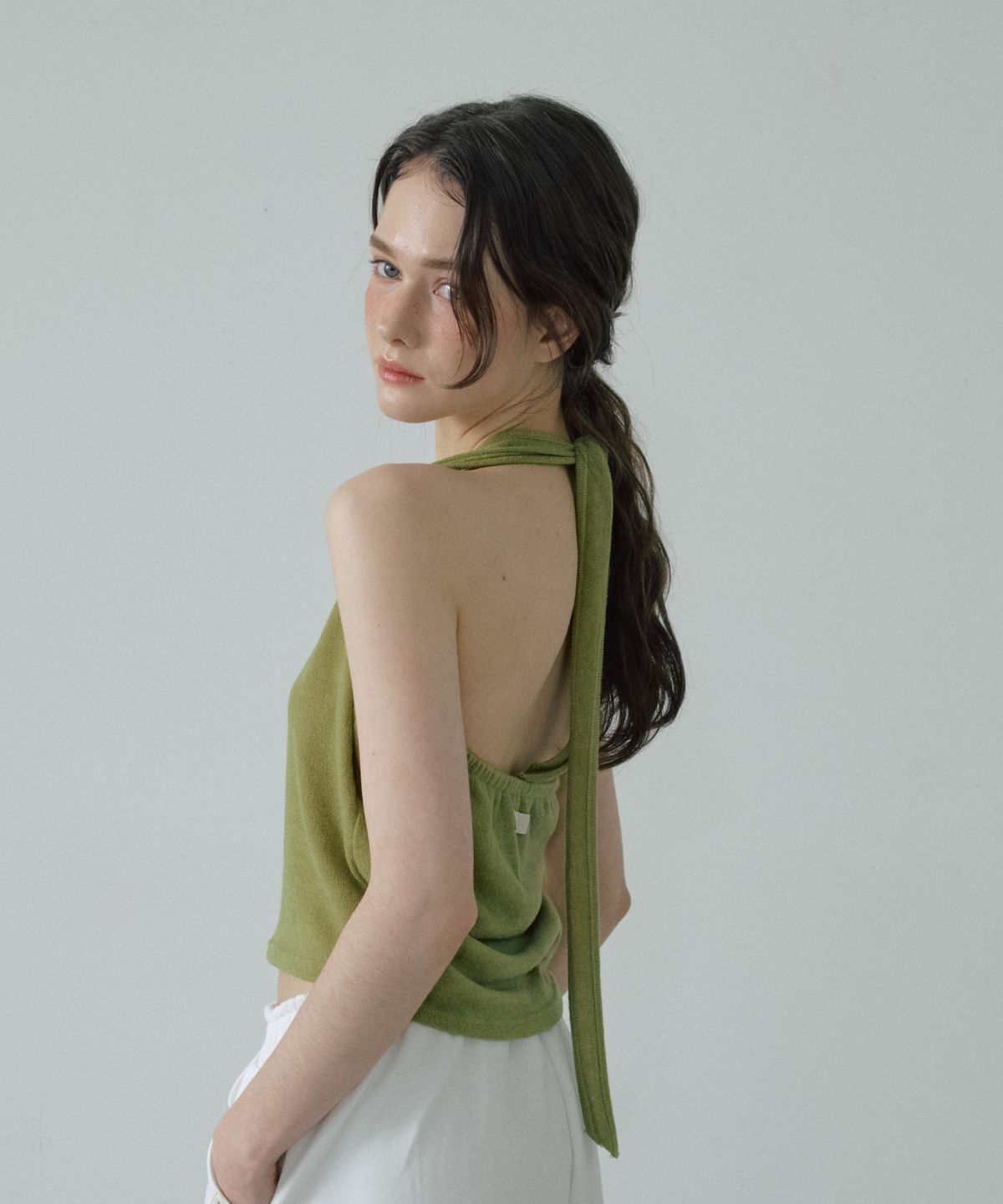 아페이즈(APAISE) Tie Halter-Neck Top(Matcha)