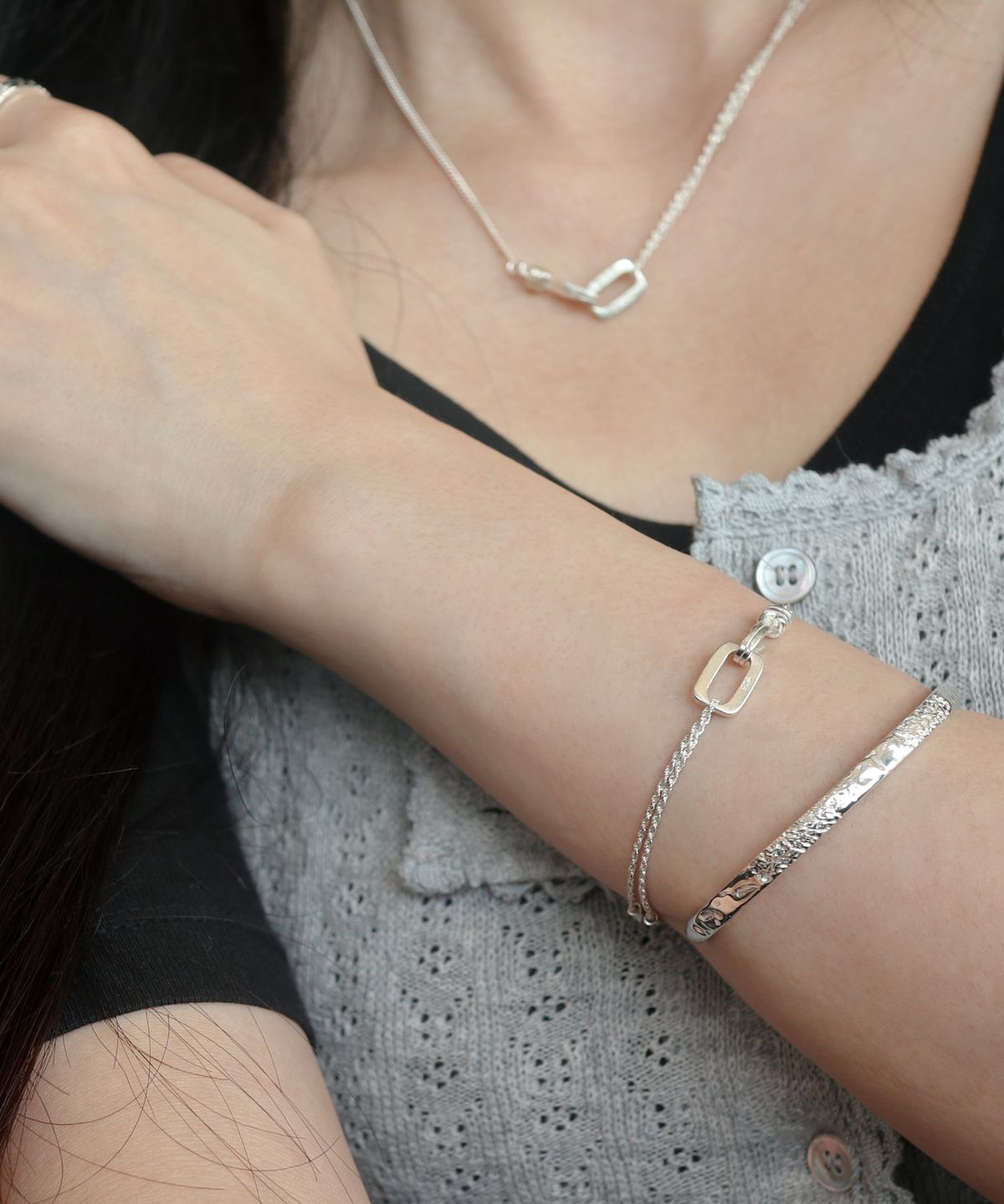 수이오브(SUIOVE) TEXTURE BANGLE