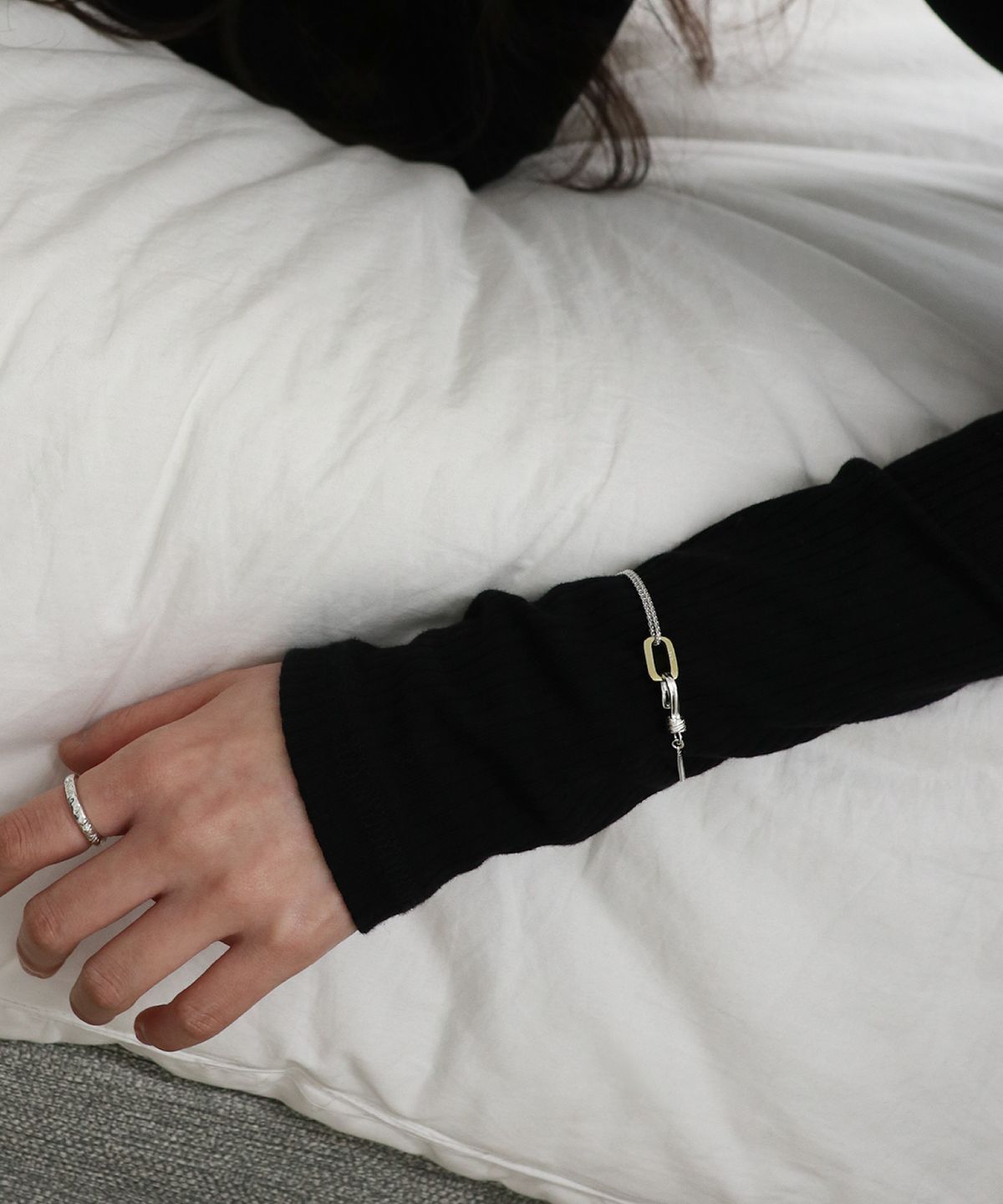 수이오브(SUIOVE) DOUBLE TEXTURE BRACELET