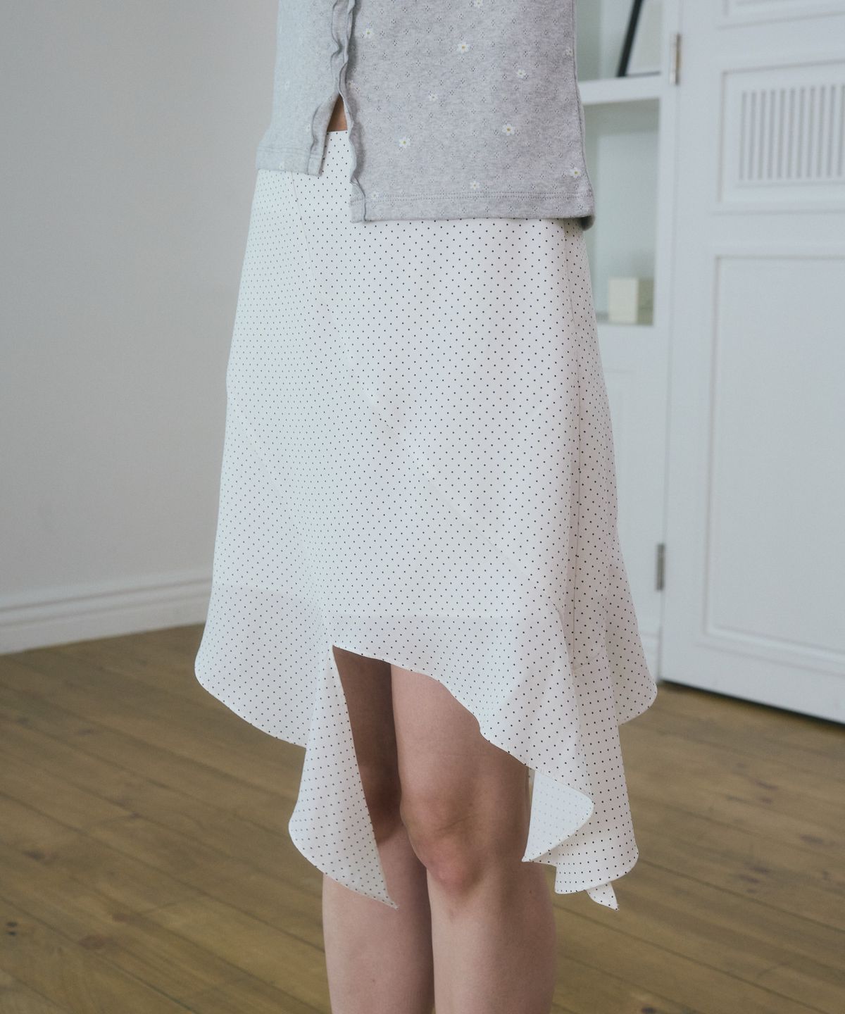 아페이즈(APAISE) Dot Unbalance Midi Sheer Skirt(Ivory)