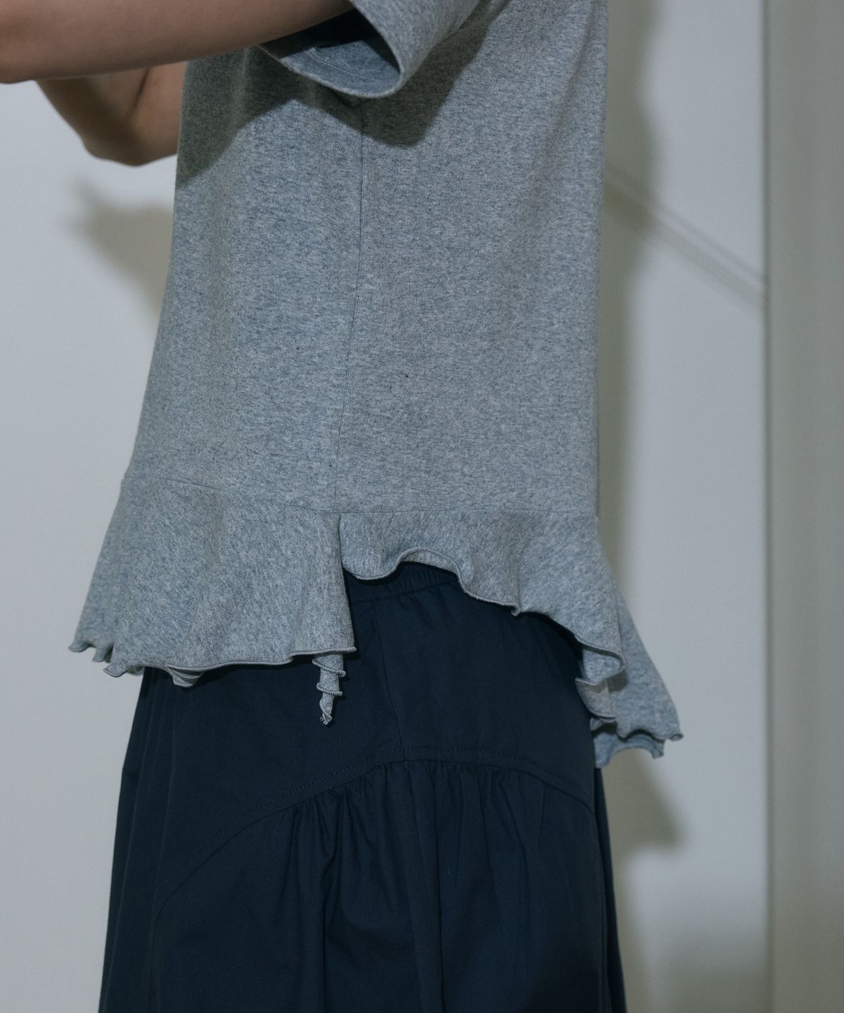 아페이즈(APAISE) Modal Unbalance Layered T-Shirt(Melange Gray)