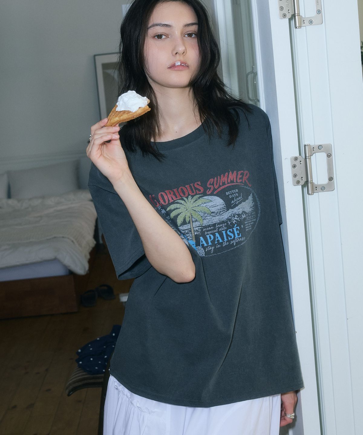 아페이즈(APAISE) Unisex Pigment Oversized Graphic T-Shirt(Charcoal)