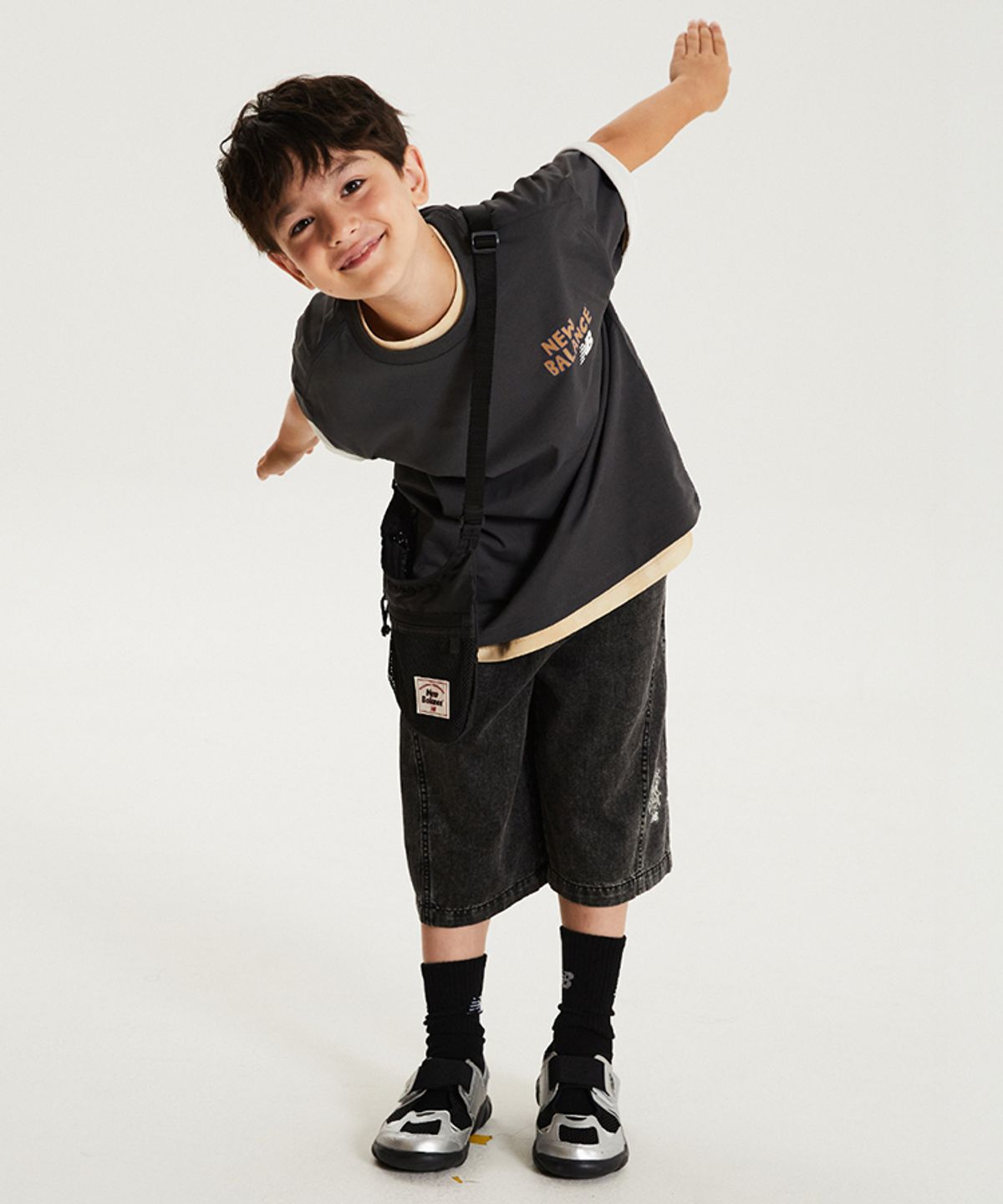뉴발란스 키즈(NEWBALANCEKIDS) 로고 그래픽 반팔티 NK9EG3703U60