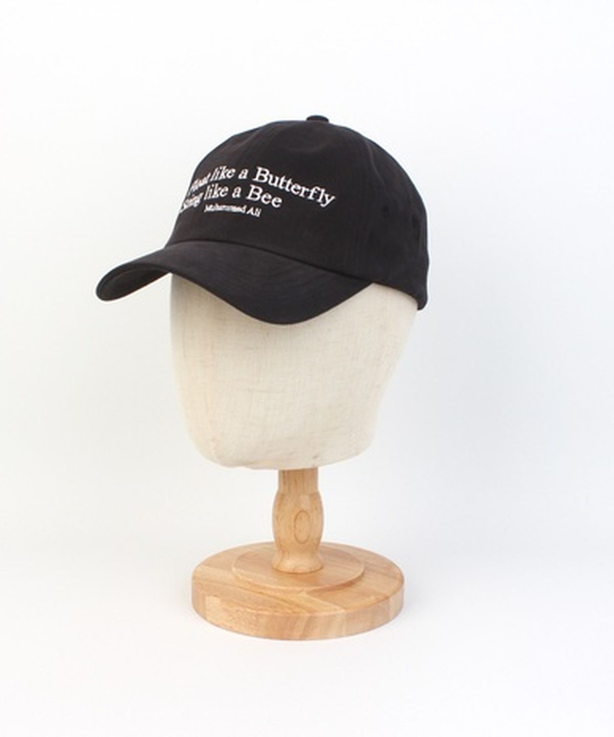 유니버셜 케미스트리(UNIVERSAL CHEMISTRY) Ali Lettering Black Ballcap 레터링볼캡